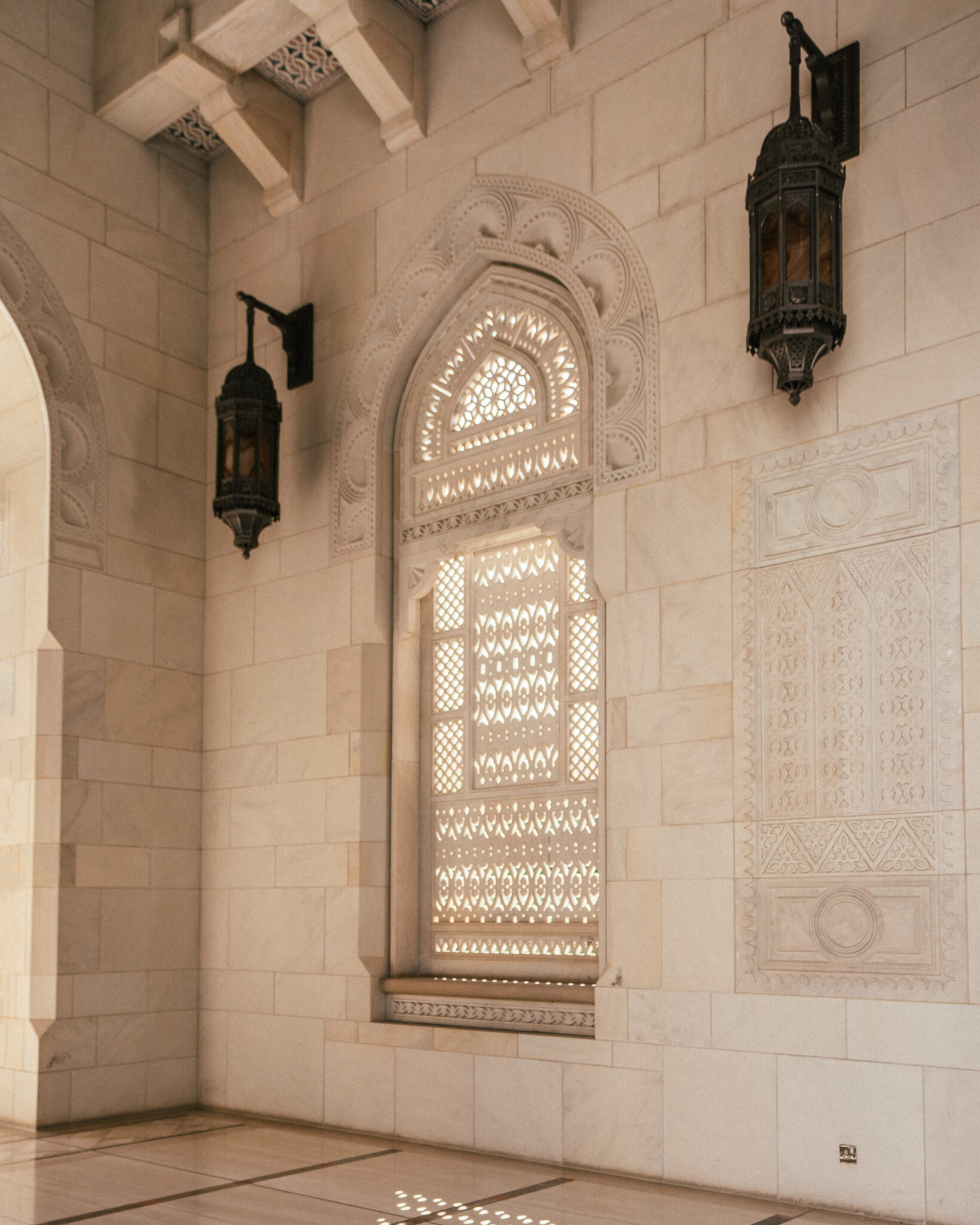 Sultan_Qaboos_Mosque_Muscat_Oman3-1639x2048